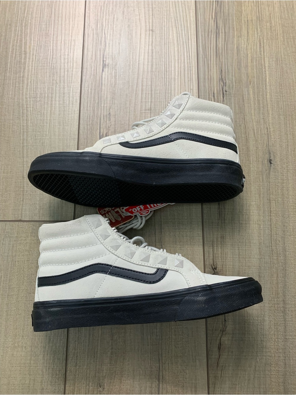 High-Top Vans - Picture 2 of 3